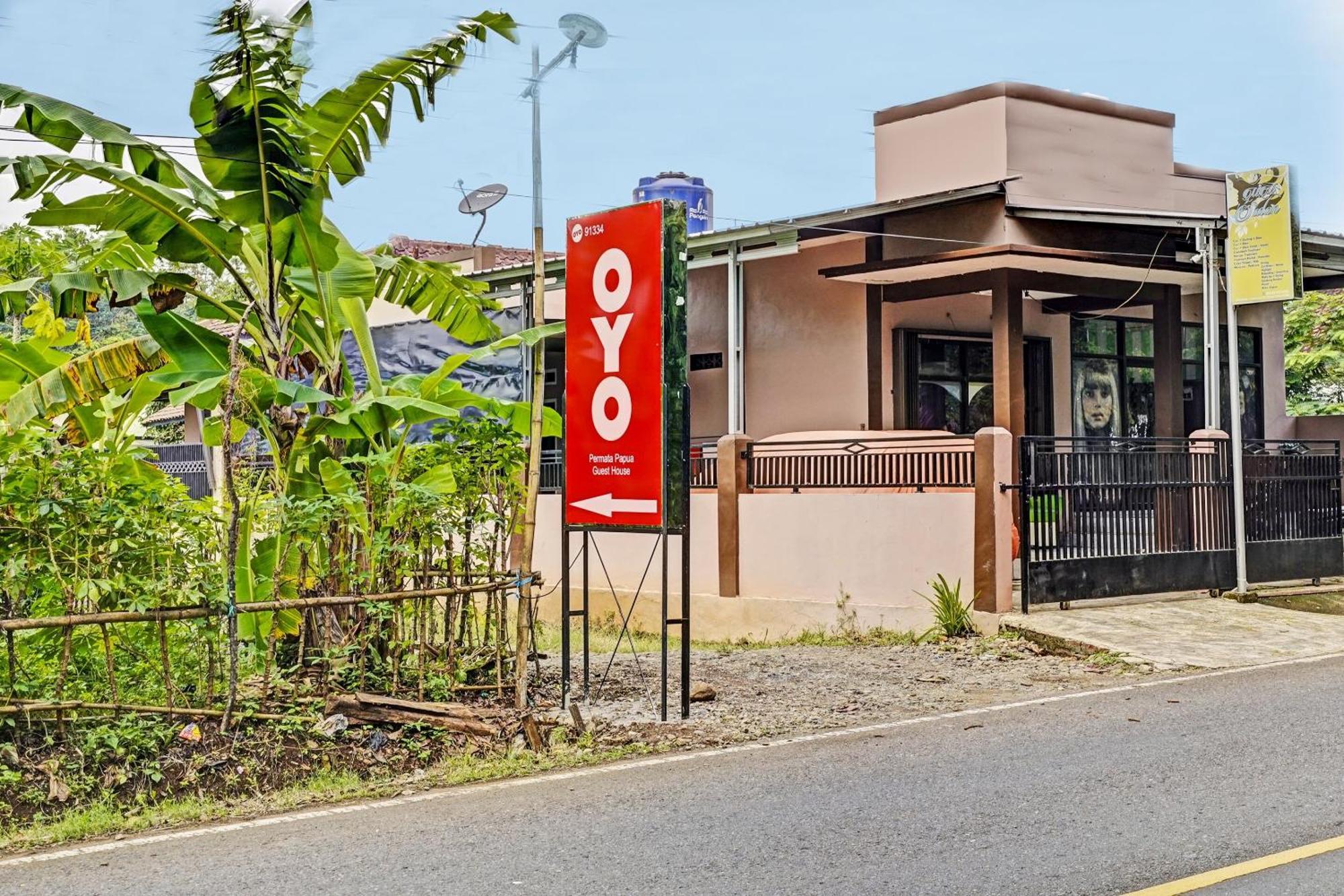 Oyo 91334 Permata Papua Guest House Pameungpeuk  Экстерьер фото