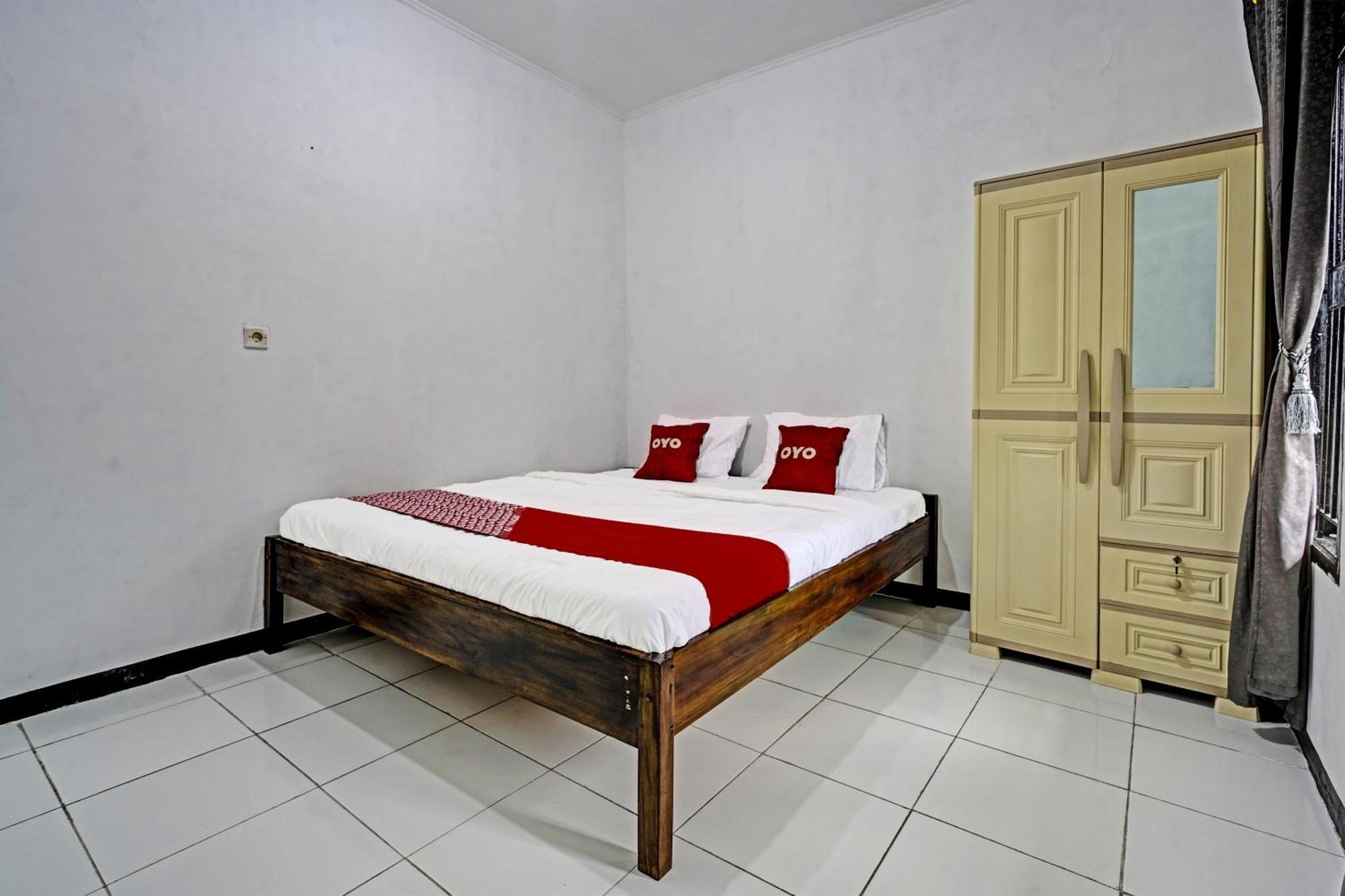 Oyo 91334 Permata Papua Guest House Pameungpeuk  Экстерьер фото