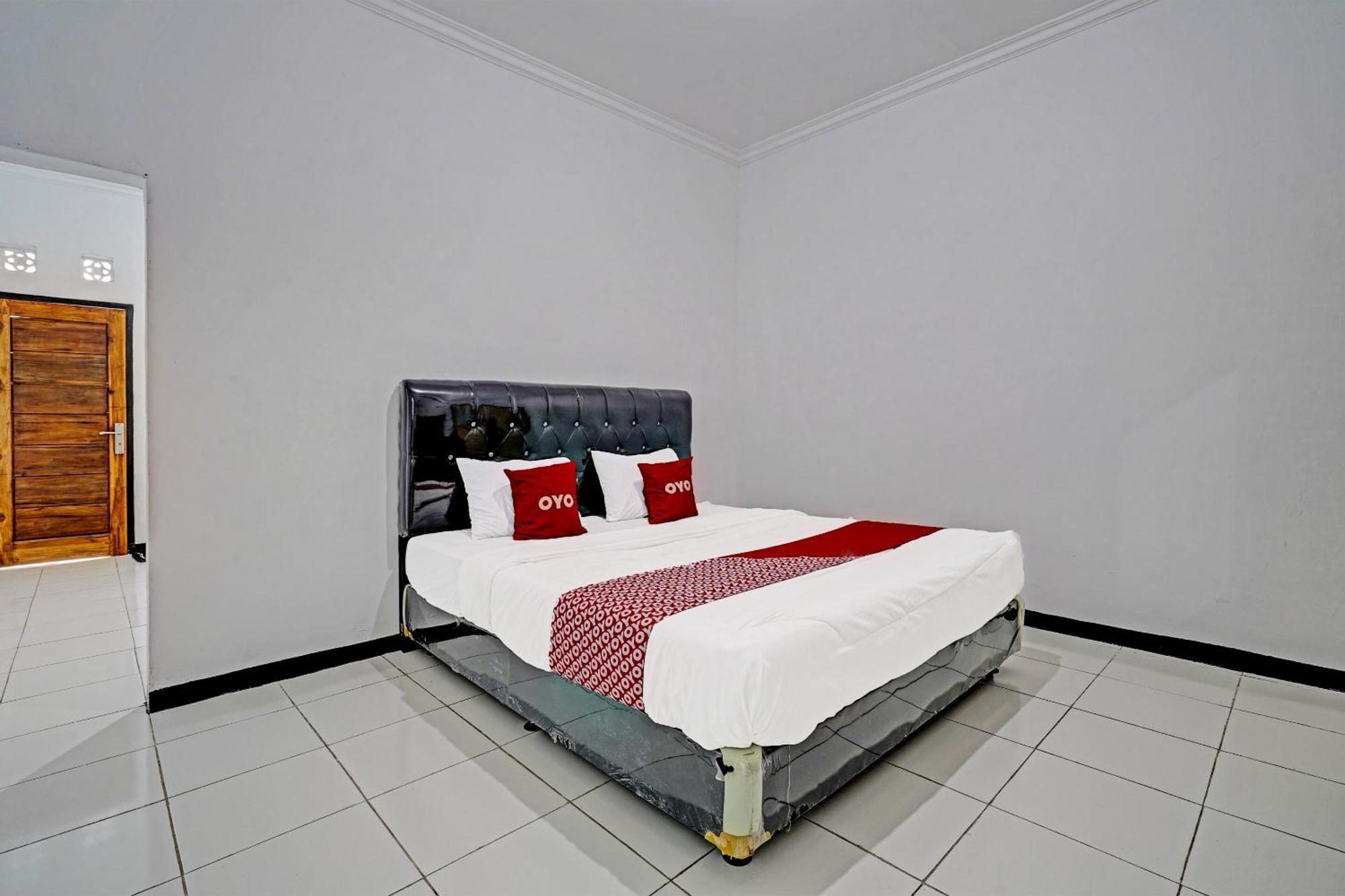 Oyo 91334 Permata Papua Guest House Pameungpeuk  Экстерьер фото