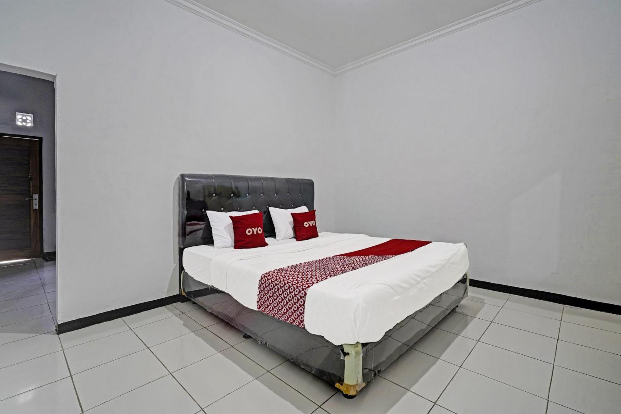 Oyo 91334 Permata Papua Guest House Pameungpeuk  Экстерьер фото