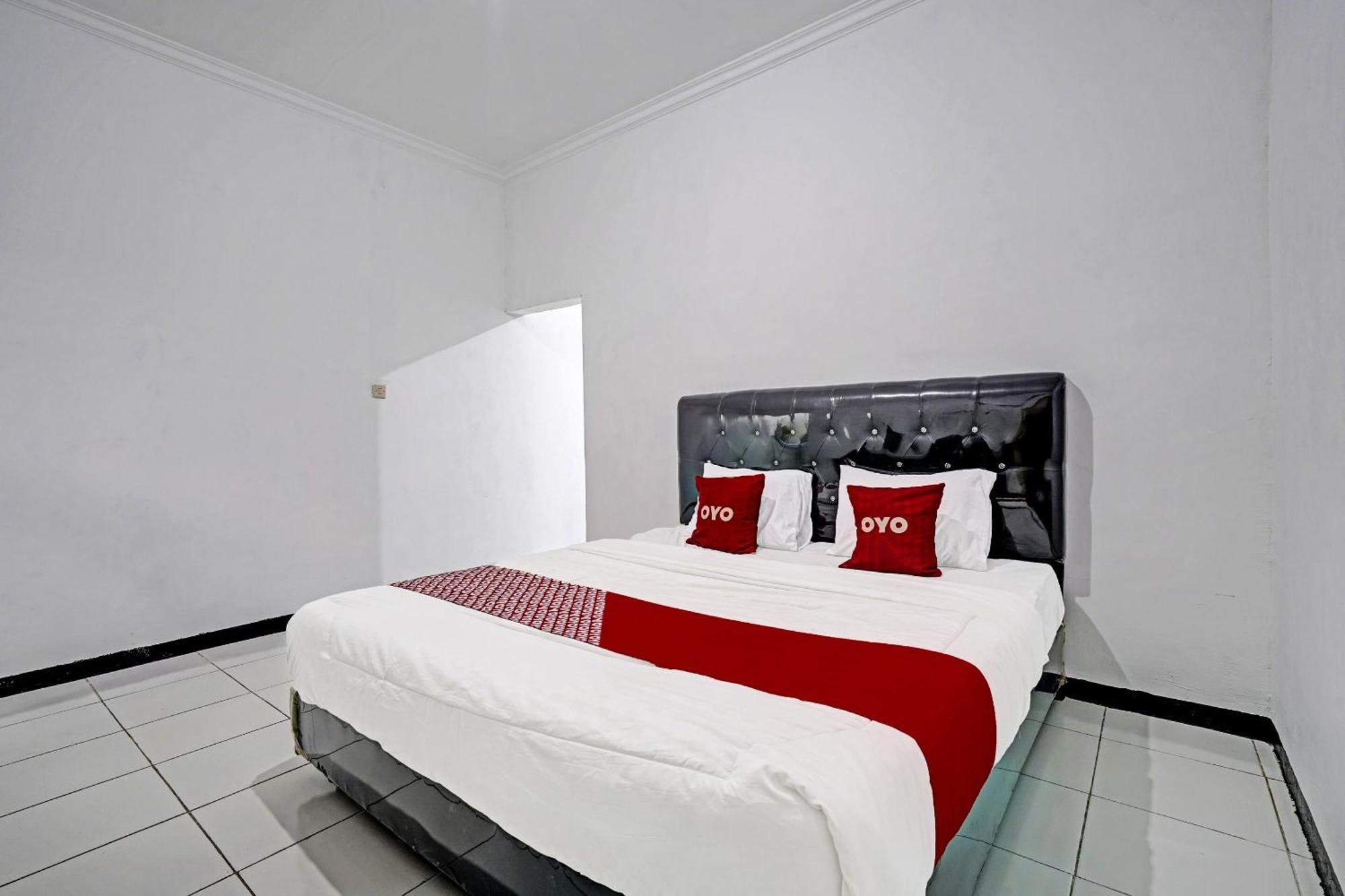 Oyo 91334 Permata Papua Guest House Pameungpeuk  Экстерьер фото