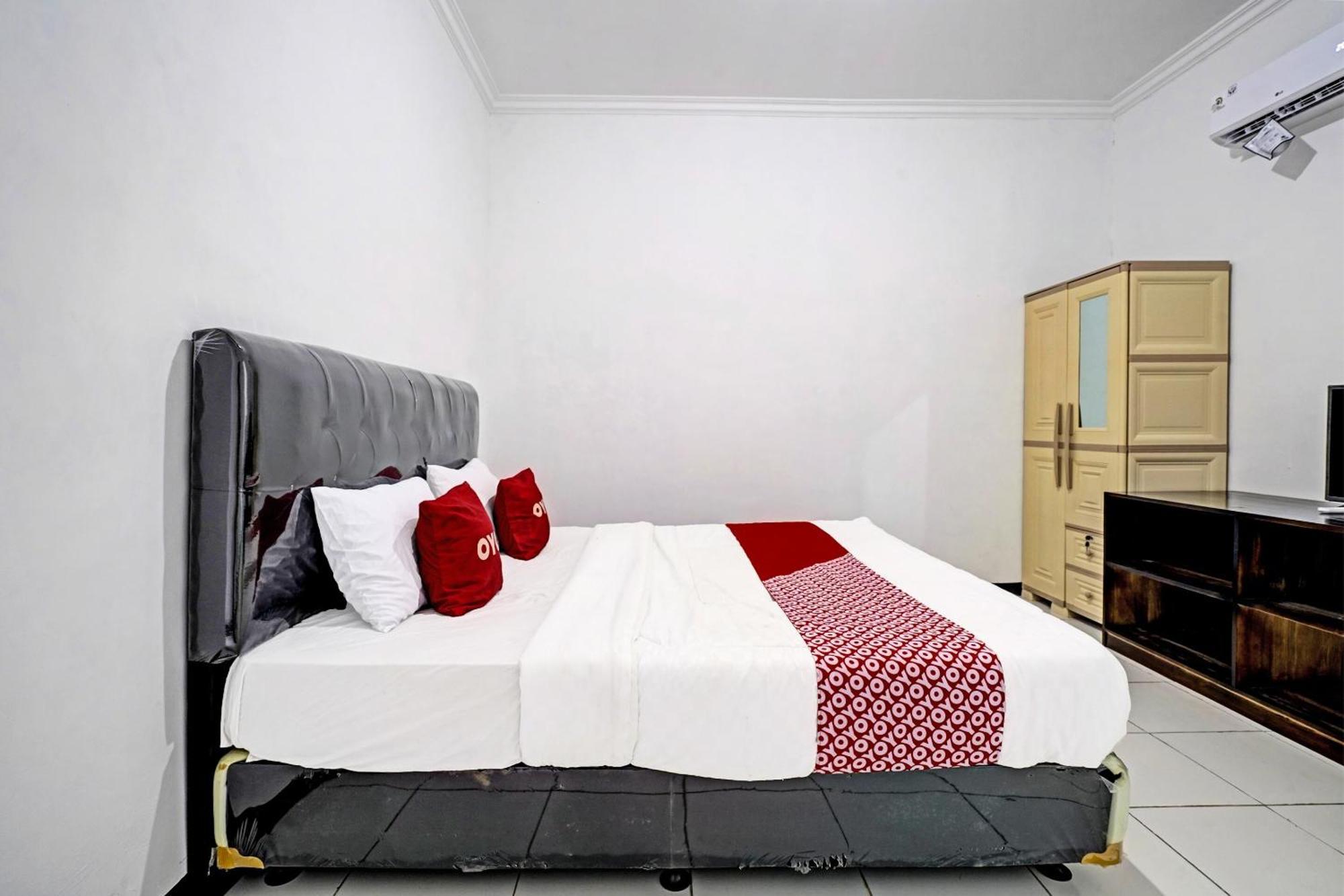 Oyo 91334 Permata Papua Guest House Pameungpeuk  Экстерьер фото
