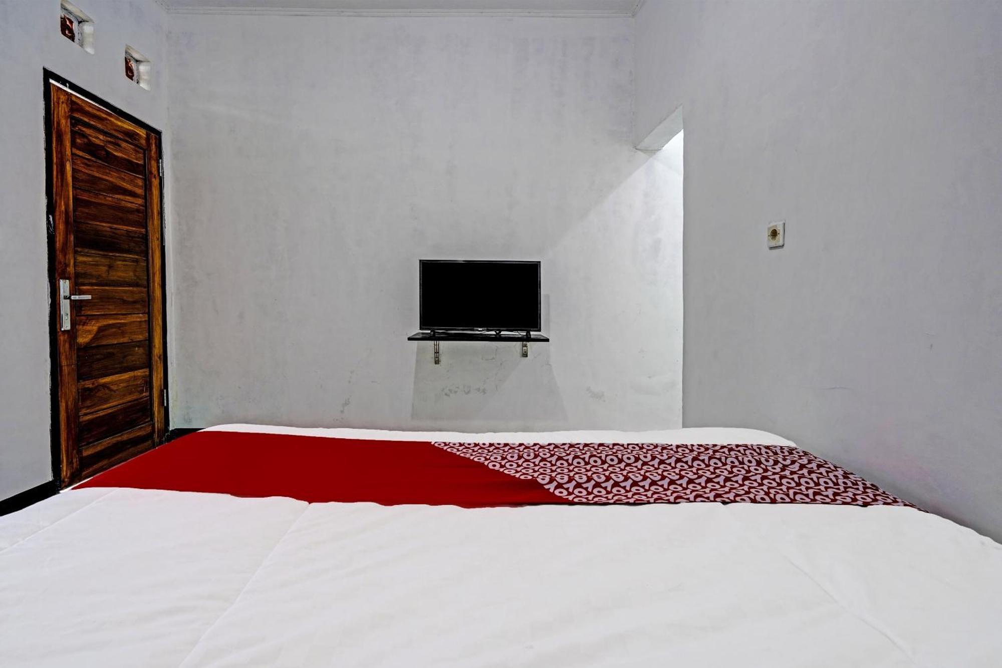 Oyo 91334 Permata Papua Guest House Pameungpeuk  Экстерьер фото