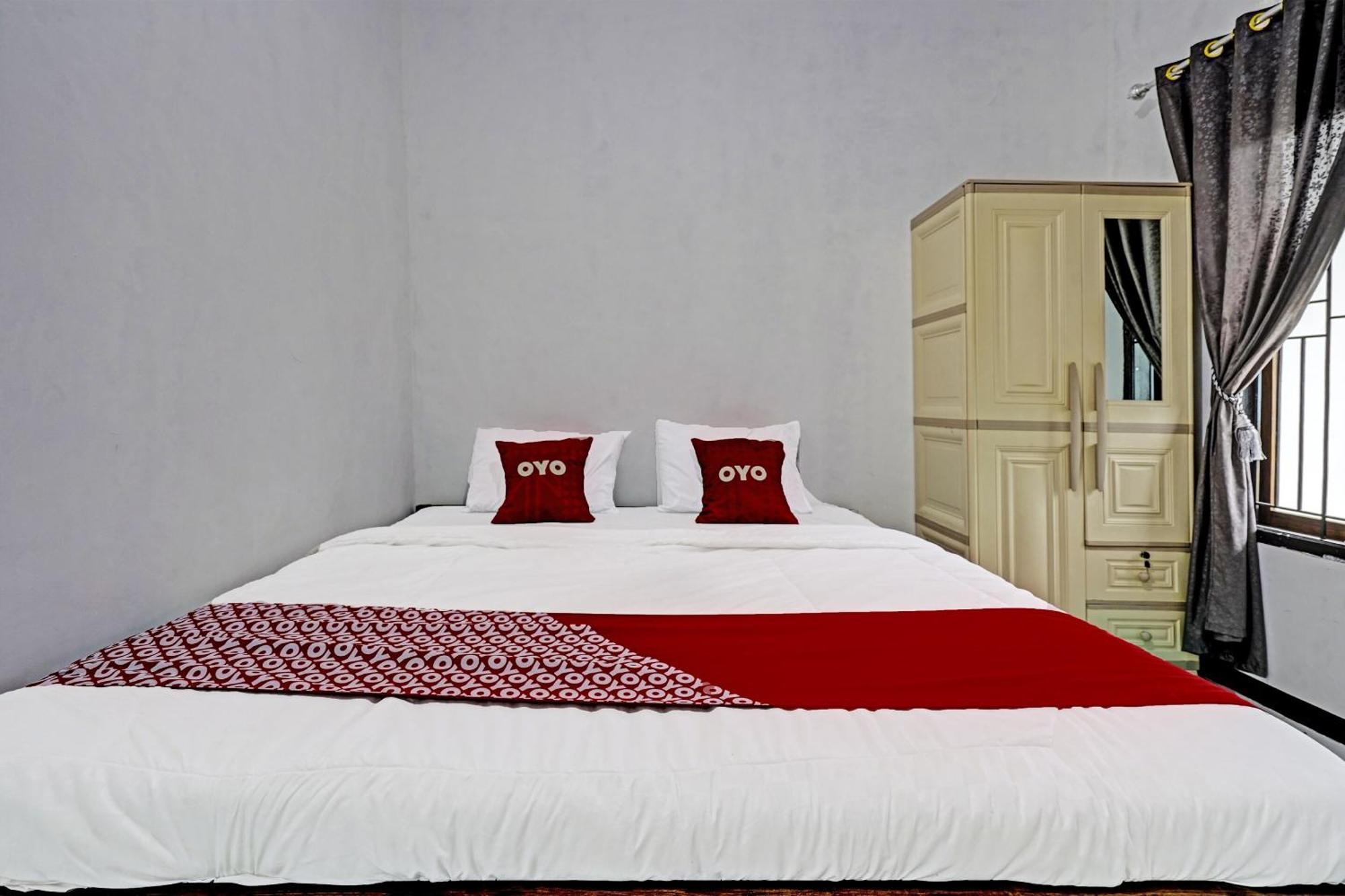 Oyo 91334 Permata Papua Guest House Pameungpeuk  Экстерьер фото