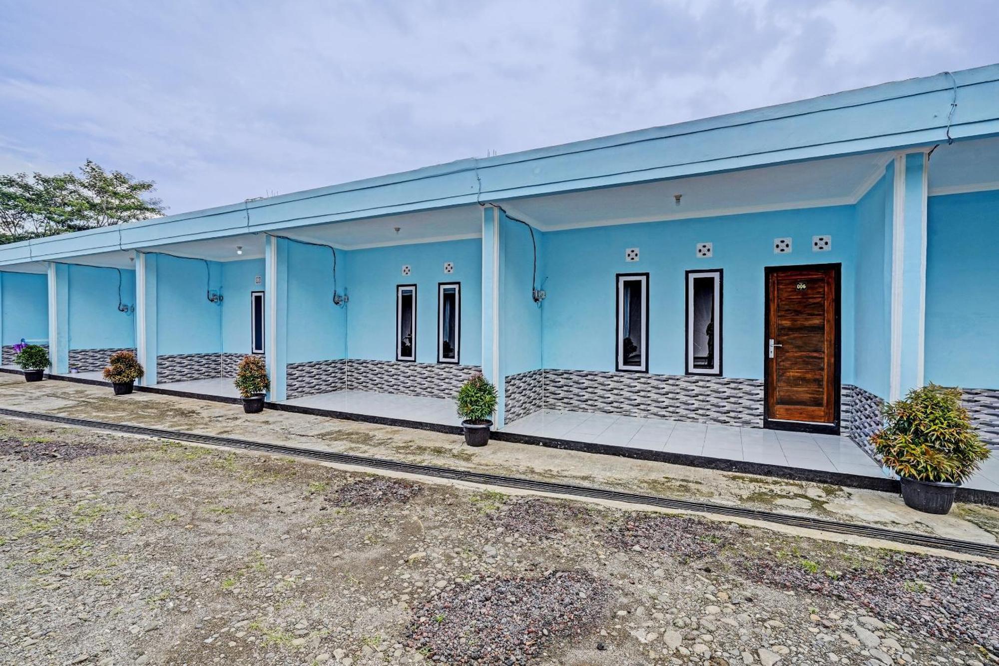 Oyo 91334 Permata Papua Guest House Pameungpeuk  Экстерьер фото